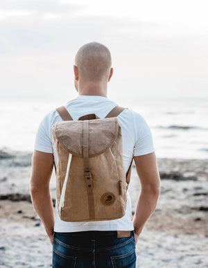 PAPERO Rucksack OWL aus Kraft Papier 13 L leicht, reißfest und wasserfest vegan, nachhaltig